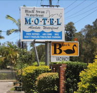 Black Swan Waterfront Motel Not Suitable for Children - Schoolies Week Accommodation