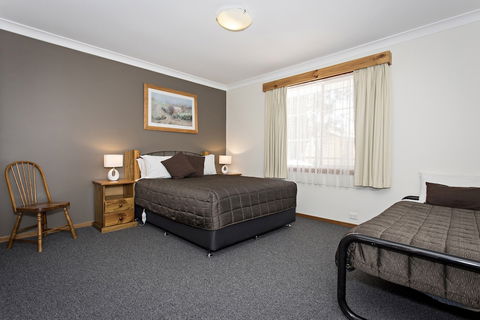 Colonial Motel And Serviced Apartments - Schoolies Week Accommodation 2