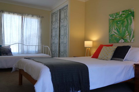 Mister Brightside - Great Location - Schoolies Week Accommodation 0