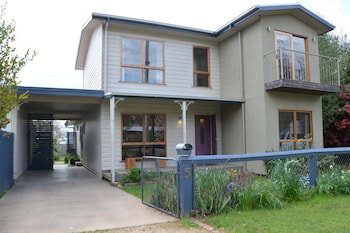 Mister Brightside - Great Location - Schoolies Week Accommodation 1