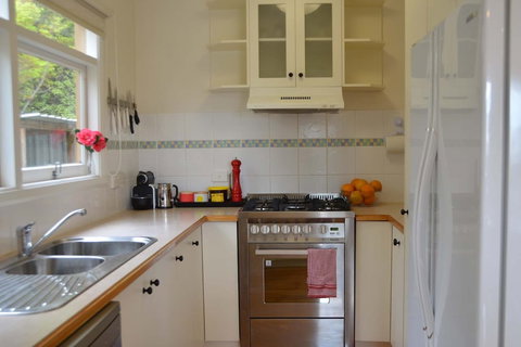 Mister Brightside - Great Location - Schoolies Week Accommodation 3