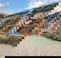 R  R in Bright - Short walk to town - Schoolies Week Accommodation