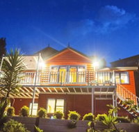 Artee House - A Bright Escape - Schoolies Week Accommodation