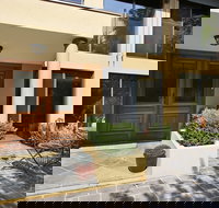 House in Bright - Schoolies Week Accommodation