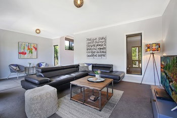 Luminosa - Schoolies Week Accommodation 1