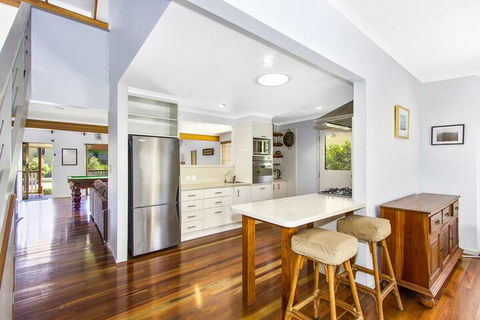 CABARITA BEACH BLISS HOLIDAY HOME On The LAKE - Schoolies Week Accommodation 4