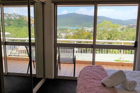 Beach House On Begley - Airlie Beach - Schoolies Week Accommodation 3