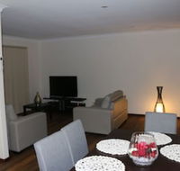 Cozy Stay at Dunstan - Schoolies Week Accommodation