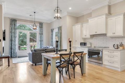 Grandview Accommodation - The Elm Tree Apartments - Schoolies Week Accommodation 4