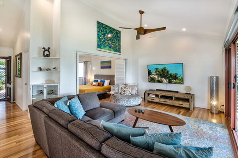 Heliconia 10 Newly Renovated House - Schoolies Week Accommodation 5