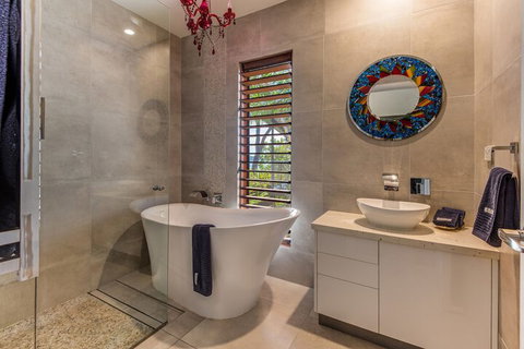 Heliconia 10 Newly Renovated House - Schoolies Week Accommodation 6