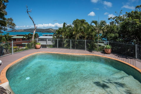 Heliconia 10 Newly Renovated House - Schoolies Week Accommodation 3