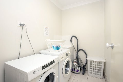Anaheim Park Oasis - Schoolies Week Accommodation 2