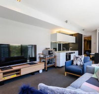 Rosa 2BDR Richmond Apartment