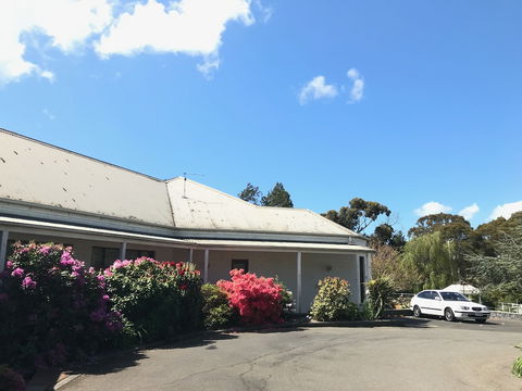 Stony Rise Cottage B&B - Schoolies Week Accommodation 0