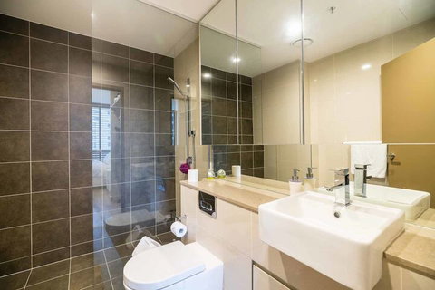 Fabulous City 2 BDR Apt In New Building - Schoolies Week Accommodation 4