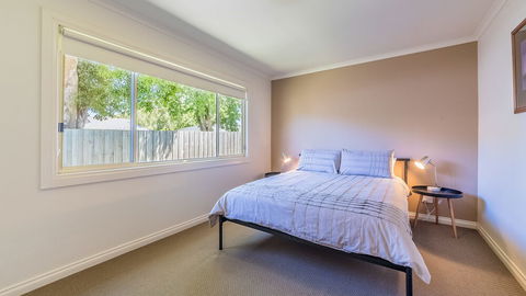 Loch Retreat 550m TO Town - Schoolies Week Accommodation 4