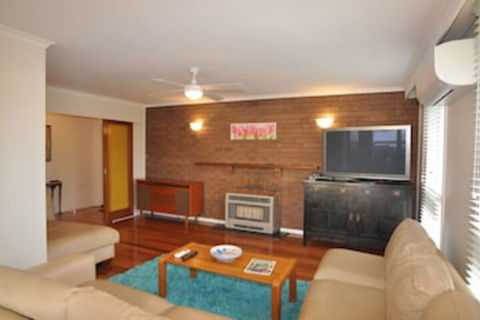 Salty Sands Meters From THE Beach Free Wifi - Schoolies Week Accommodation 0