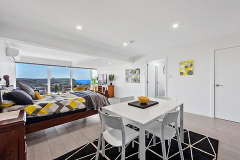 Views Forever Devonport - Schoolies Week Accommodation 3