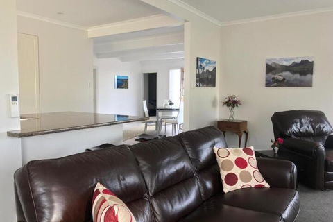 Seaside Retreat - Schoolies Week Accommodation 6