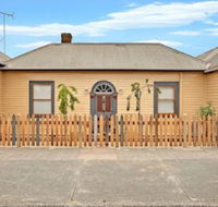 Robinson Cottage - Schoolies Week Accommodation
