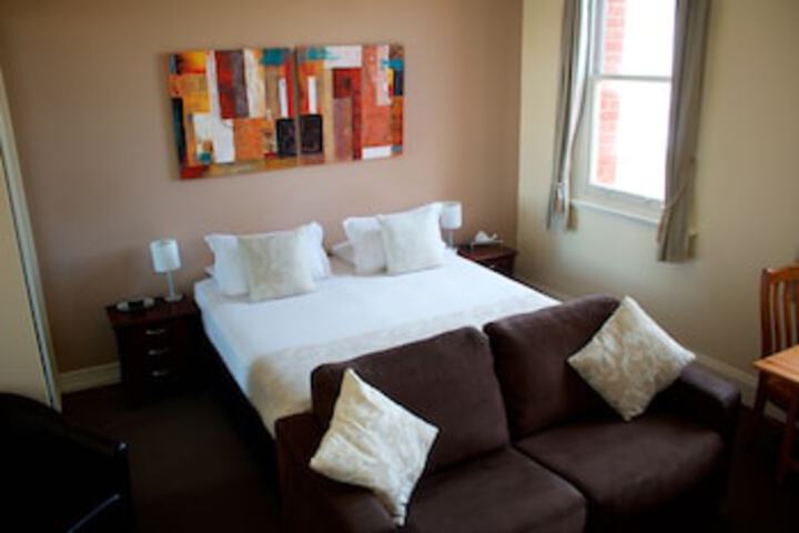  Schoolies Week Accommodation