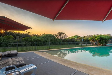 Serenity Diamond Beach - Schoolies Week Accommodation 4
