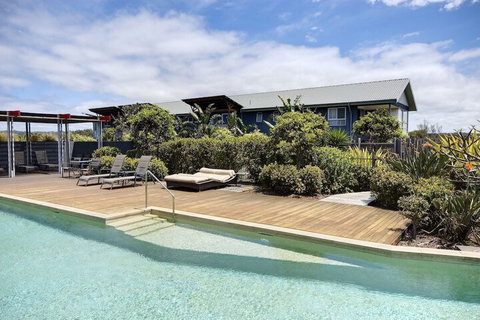 Serenity Diamond Beach - Schoolies Week Accommodation 5