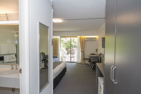 Quality Inn The Willows - Schoolies Week Accommodation 1