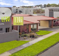 Elm Tree Motel - Schoolies Week Accommodation