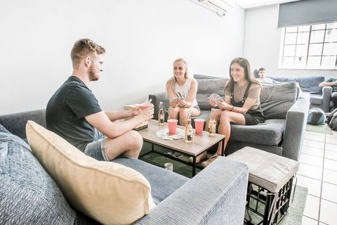 Westend Backpackers Hostel - Schoolies Week Accommodation 3