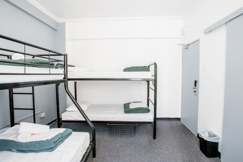 Westend Backpackers Hostel - Schoolies Week Accommodation 5