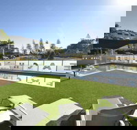 Beach Club Resort - Schoolies Week Accommodation