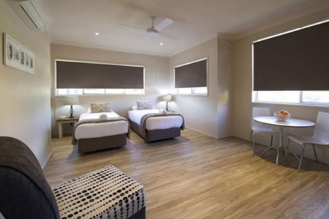 Marty's @ Little Beach - Schoolies Week Accommodation 7