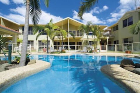 Marty's @ Little Beach - Schoolies Week Accommodation 0