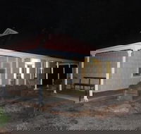 Brown's House Bed and Breakfast - Schoolies Week Accommodation
