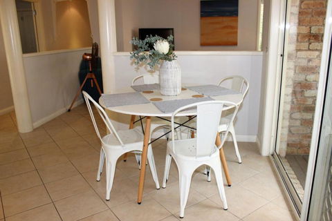 FRANGIPANI BEACH HOUSE PET FRIENDLY 22 Belbourie Cres Boomerang Beach - Schoolies Week Accommodation 3