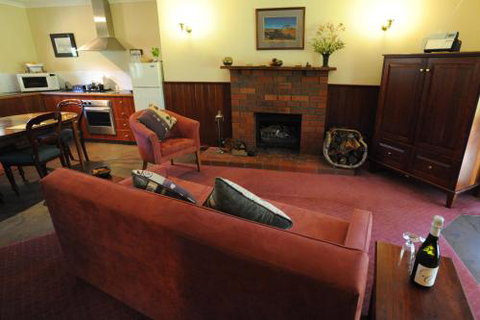 Wintarni Olives Cottage - Schoolies Week Accommodation 2