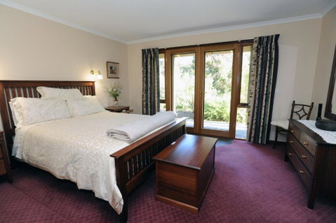 Wintarni Olives Cottage - Schoolies Week Accommodation 4