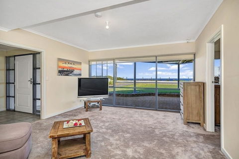 Sail Away - Schoolies Week Accommodation 3