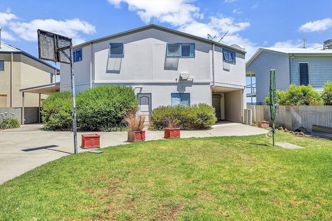 Sail Away - Schoolies Week Accommodation 0