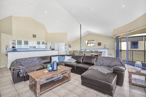 Sail Away - Schoolies Week Accommodation 4