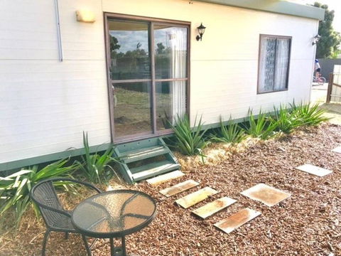 Cute Private Studio Flat With AIRCON! - Schoolies Week Accommodation 5