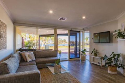 Starboard Views Kalbarri River Front Apartment - Schoolies Week Accommodation 6