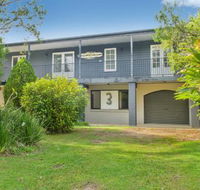 Bonny Beach House Holiday accommodation with pool - Schoolies Week Accommodation