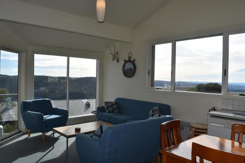 Razorback 8 - Schoolies Week Accommodation 2