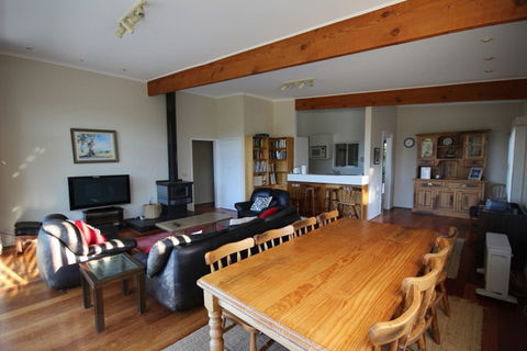 Fairways Close - Schoolies Week Accommodation 0