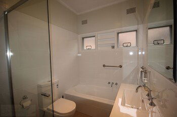 Fairways Close - Schoolies Week Accommodation 4