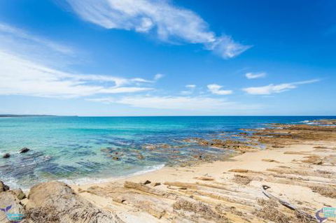 22 Dulling Street Beach House - Schoolies Week Accommodation 1