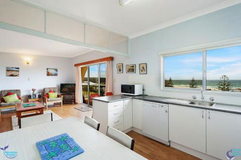 22 Dulling Street Beach House - Schoolies Week Accommodation 2